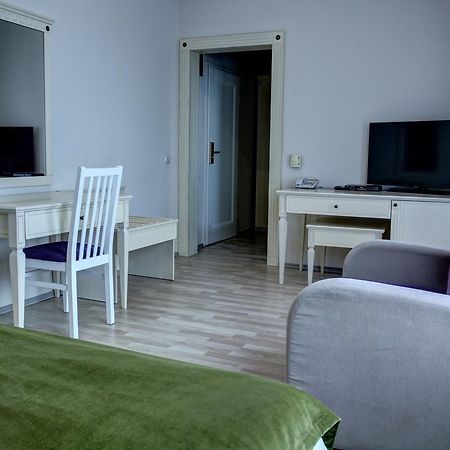 Hotel Gorenje Priștina Exterior foto