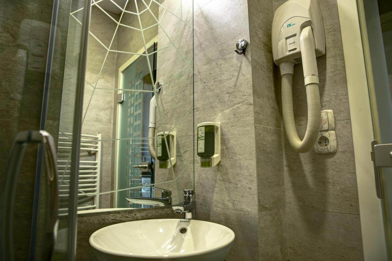 Hotel Gorenje Priștina Exterior foto